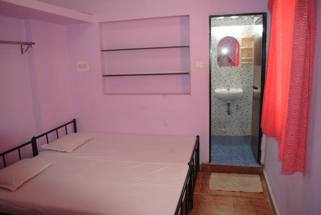 Joe And Marietta's Guest house 2*