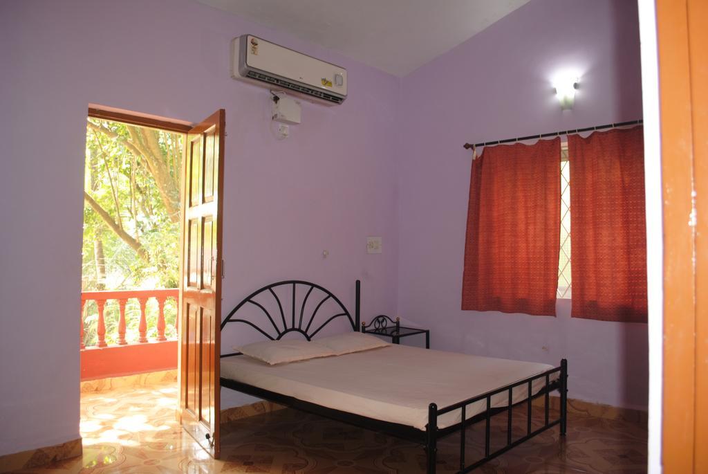 Joe And Marietta's Calangute